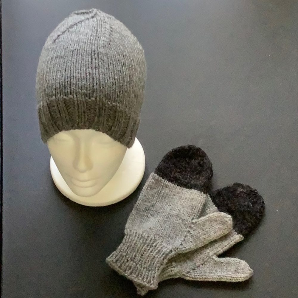 Handmade Adult/Teen Knitted Hat & Mitten Set